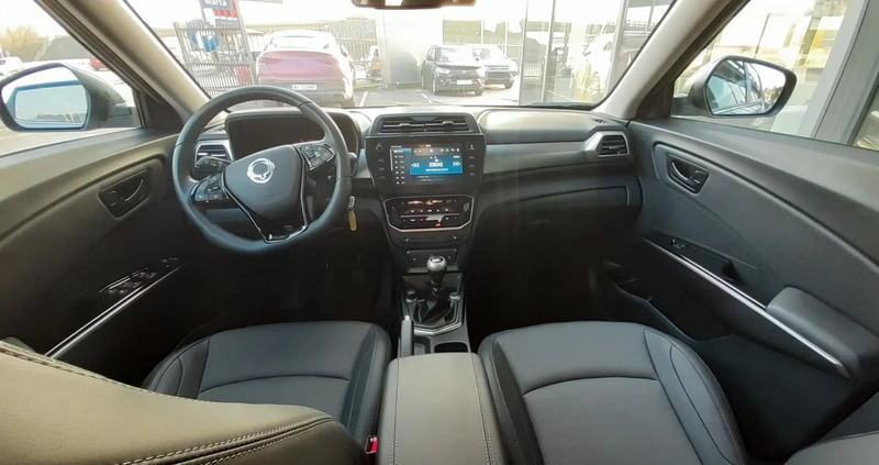 SsangYong Tivoli cena 102900 przebieg: 5500, rok produkcji 2023 z Marki małe 254